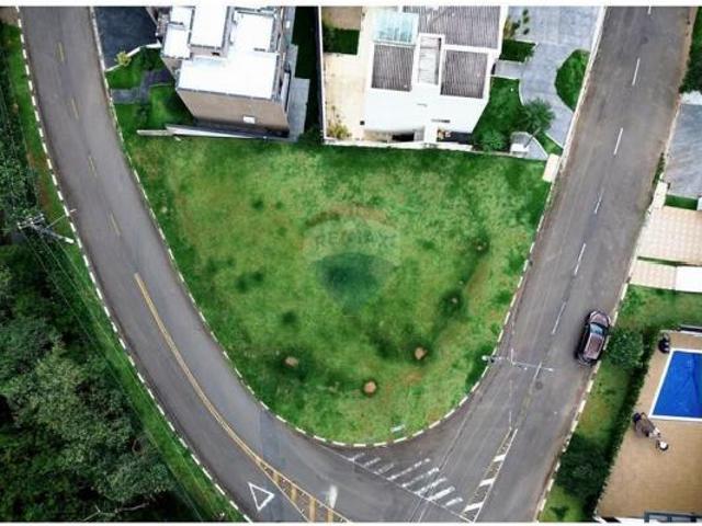 Terreno Exclusivo de esquina no Condomínio New Ville – Santana de Parnaiba/SP