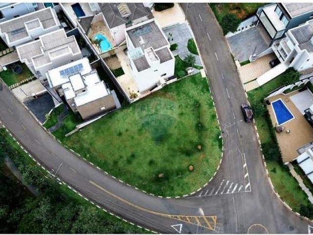 Terreno Exclusivo de esquina no Condomínio New Ville – Santana de Parnaiba/SP