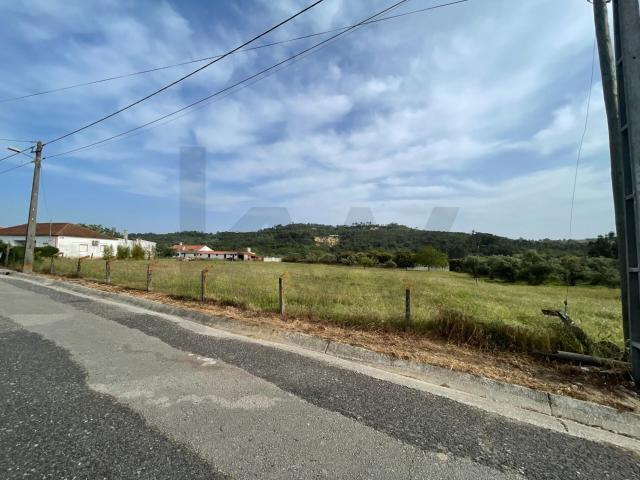 Terreno Exclusivo em Arrouquelas: Onde o Seu Refúgio Ganha Vida