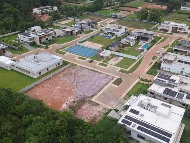 Terreno exclusivo em condomínio de alto padrão, em uma das melhores localizações do Park Way