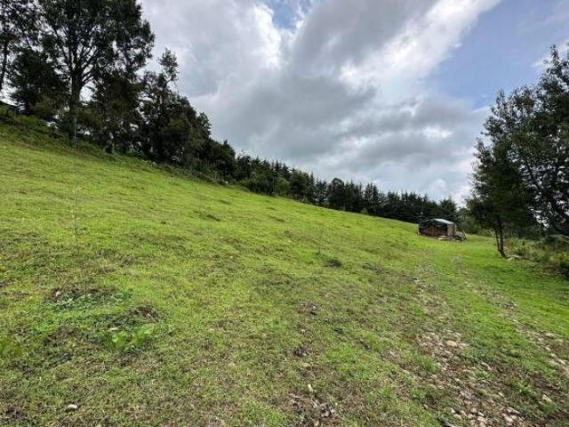 Terreno Exclusivo en Acatitlán con Vista al Bosque