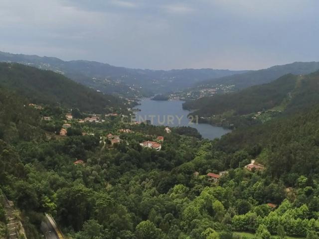 Terreno Exclusivo no Centro da Vila do Gerês – 3.683 m² com Projeto Aprovado Moradia Térrea