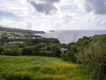 Terreno Exclusivo no Pisão com Vista Deslumbrante para o Ilhéu 2.580 m²