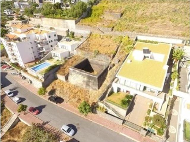 Terreno Exclusivo Onde o Luxo encontra a Vista Mar Definitiva