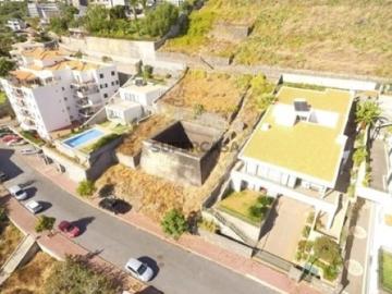 Terreno Exclusivo Onde o Luxo encontra a Vista Mar Definitiva