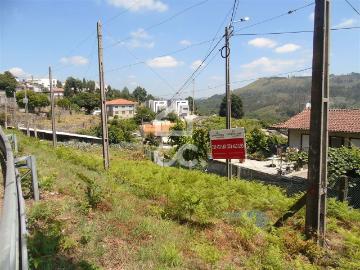 Terreno e construção em Gonça Guimarães