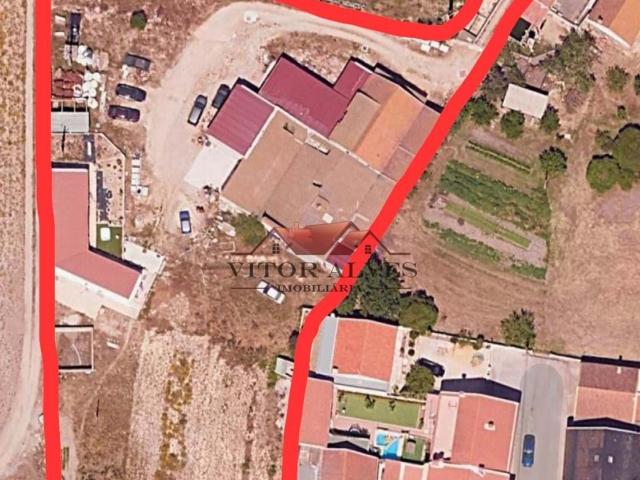Terreno e Armazém com Habitação em Montijo