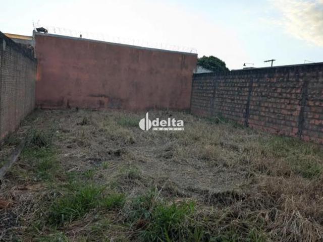 Terreno e Loja disponível para venda no bairro São Jorge em Uberlândia MG