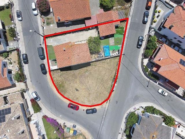 Terreno e Moradia independente na Rua Maestro Tavares Belo. 766m² Carcavelos e Parede