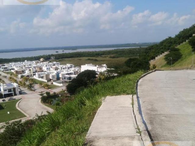 Terreno e venta en Frac. Manantiales