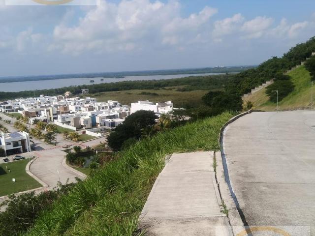 Terreno e venta en Frac. Manantiales