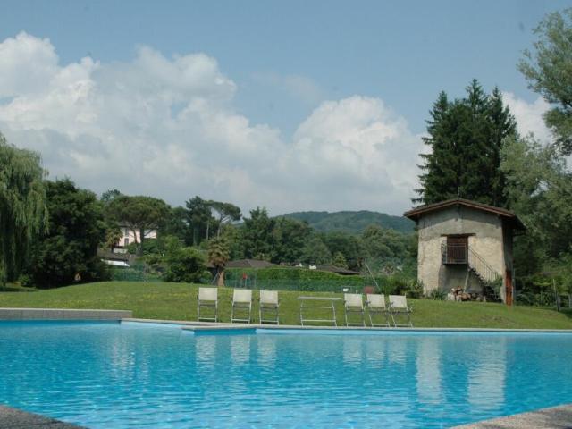 Terreno edificabile con licenza progetto casa unifamiliare