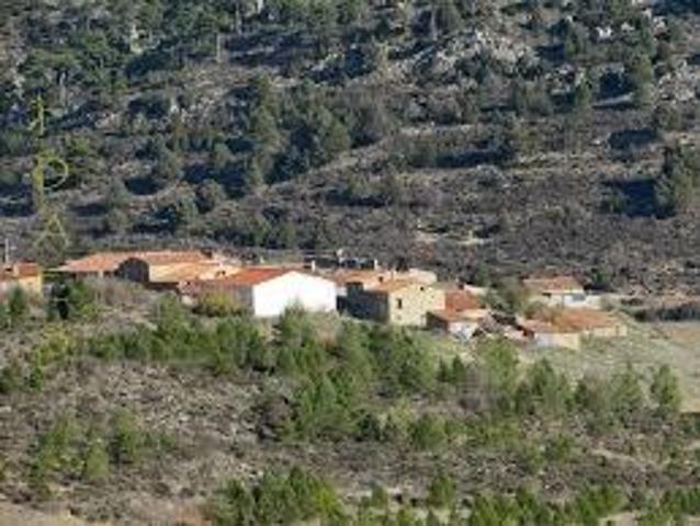Terreno edificable con construcción en Aldea Collado