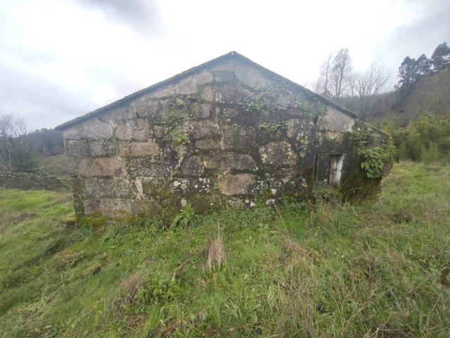 terreno edificable con ruinas de casa vieja
