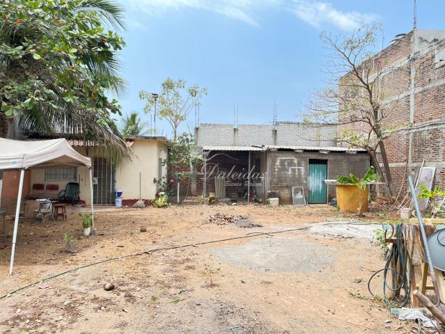 Terreno Ejidal en Venta, cercano a Ixtapa, con un cuarto con ba?o y bodega, bardeado y con port?n