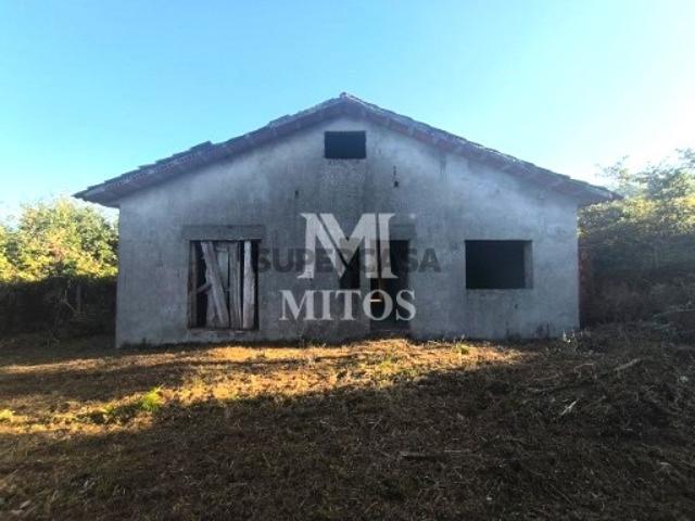 Terreno em Mujães