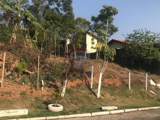 Terreno em Mairiporã: Sua Casa dos Sonhos Aqui!