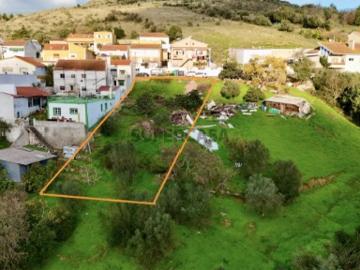 Terreno em malha urbana, com 676m² em Lousa, Loures