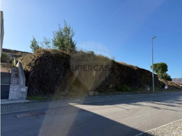 Terreno em Melres e Medas