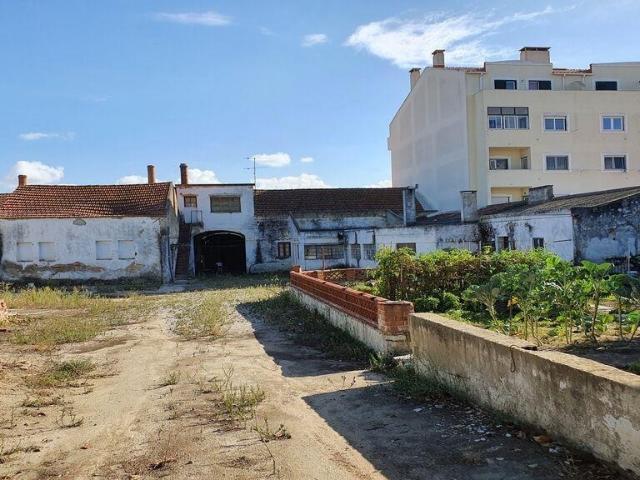 Terreno em Montijo e Afonsoeiro de 2432,00 m²