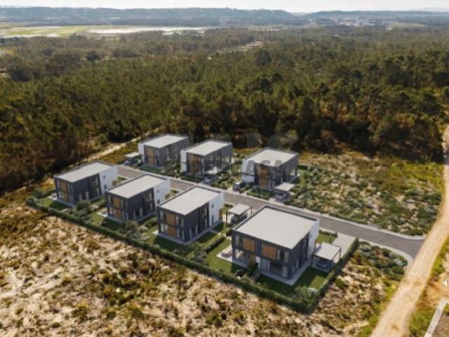 Terreno em Nossa Senhora do Pópulo, Coto e São Gregório