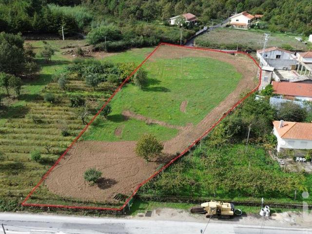 Terreno em Adoufe e Vilarinho de Samardã de 4221,00 m²