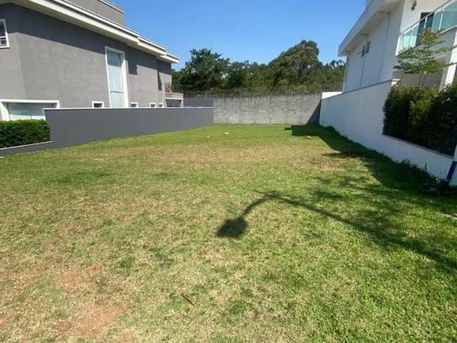 Terreno em alameda plana, à venda no Condomínio Tamboré 11