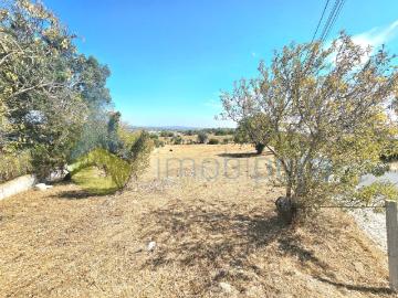 Terreno em Albufeira, com excelentes acessos, situado na Rua de Patroves, com projeto aprovado para parque de caravanas e autocaravanas, e com possibilidade num futuro muito próximo, para construção de moradias