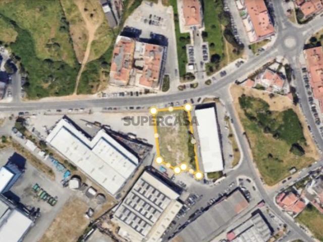 Terreno Estratégico em Mem Martins 2 frentes