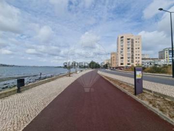 Terreno em Alto do Seixalinho, Santo André e Verderena