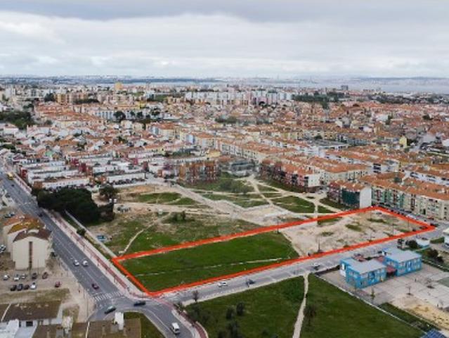 Terreno em Baixa da Banheira e Vale da Amoreira