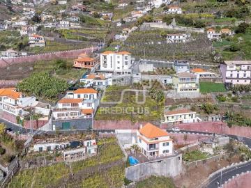 Terreno em Câmara de Lobos 748m2