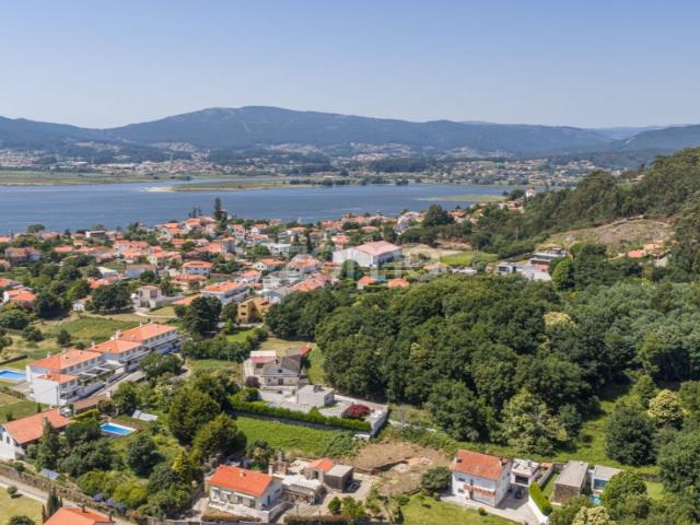 Terreno em Caminha com Vista para a Foz do Rio Minho