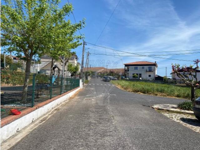 Terreno em Campelos e Outeiro da Cabeça