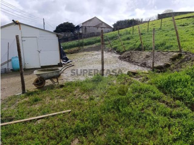 Terreno em Carvoeira e Carmões