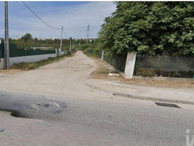 Terreno em Charneca de Caparica e Sobreda