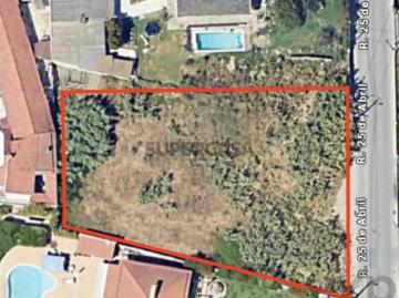 Terreno em Charneca de Caparica e Sobreda
