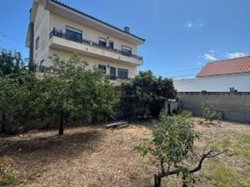 Terreno em Charneca De Caparica E Sobreda de 315,00 m²