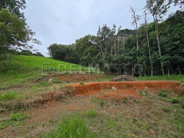 Terreno em condomínio 1472 m² com fundos para área de preservação permanente!