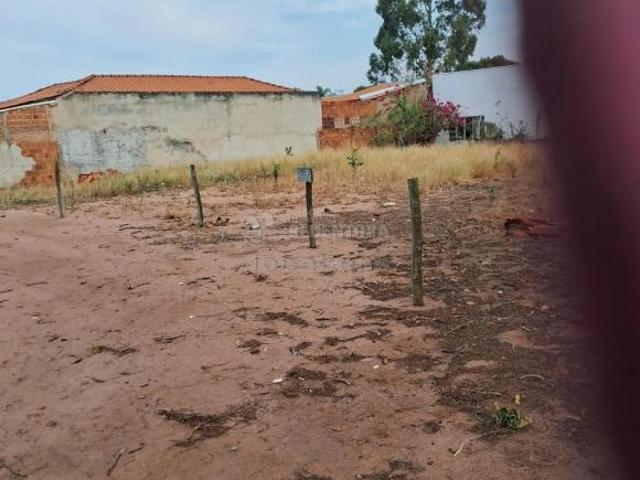 Terreno em condomínio