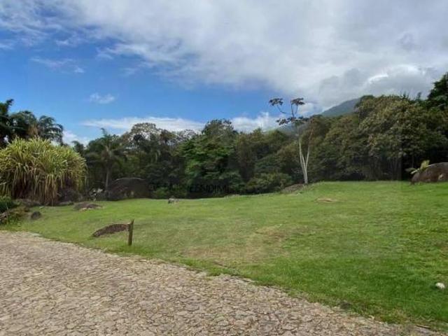 Terreno em condomínio com campo de golfe