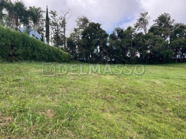 Terreno em condomínio com segurança 24 horas para apreciar a natureza!