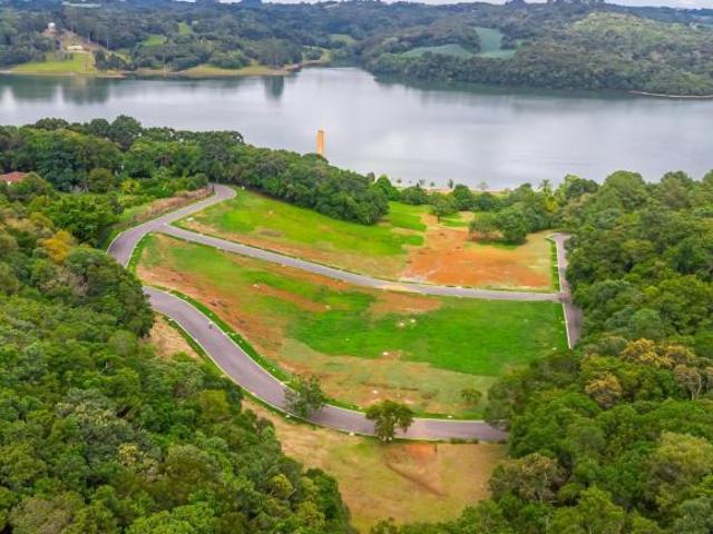 Terreno Em Condomínio com 705 m² de área útil Campo Comprido / Augusta