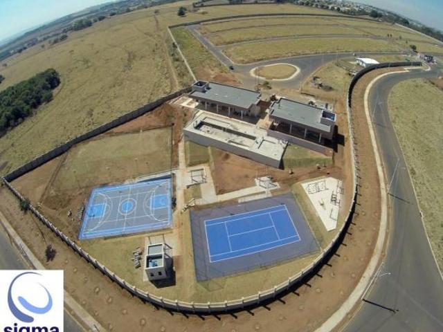Terreno em Condomínio à Venda em São Carlos SP, Bairro Residencial Villeneuve 240,00 m² de Área