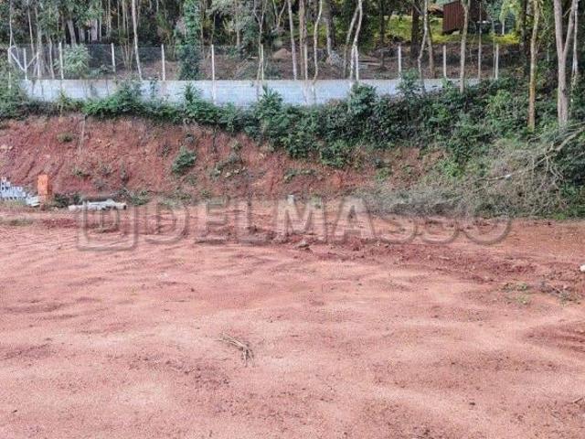 Terreno em condomínio fechado próximo a rodovia!