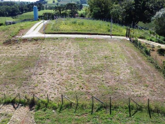Terreno em condomínio no Bairro Campestrinho Divinolândia/SP