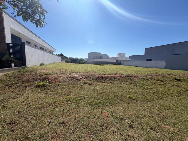Terreno em Condomínio para Venda em Taubaté/SP Piracangaguá