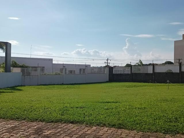 Terreno em Condomínio para Venda em Umuarama/PR Zona III