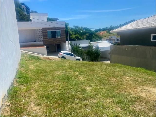 Terreno em Condomínio para Venda em Macaé/RJ Lagoa