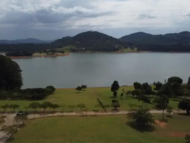 Terreno em Condomínio para Venda em Piracaia/SP Ponta das Castanheiras